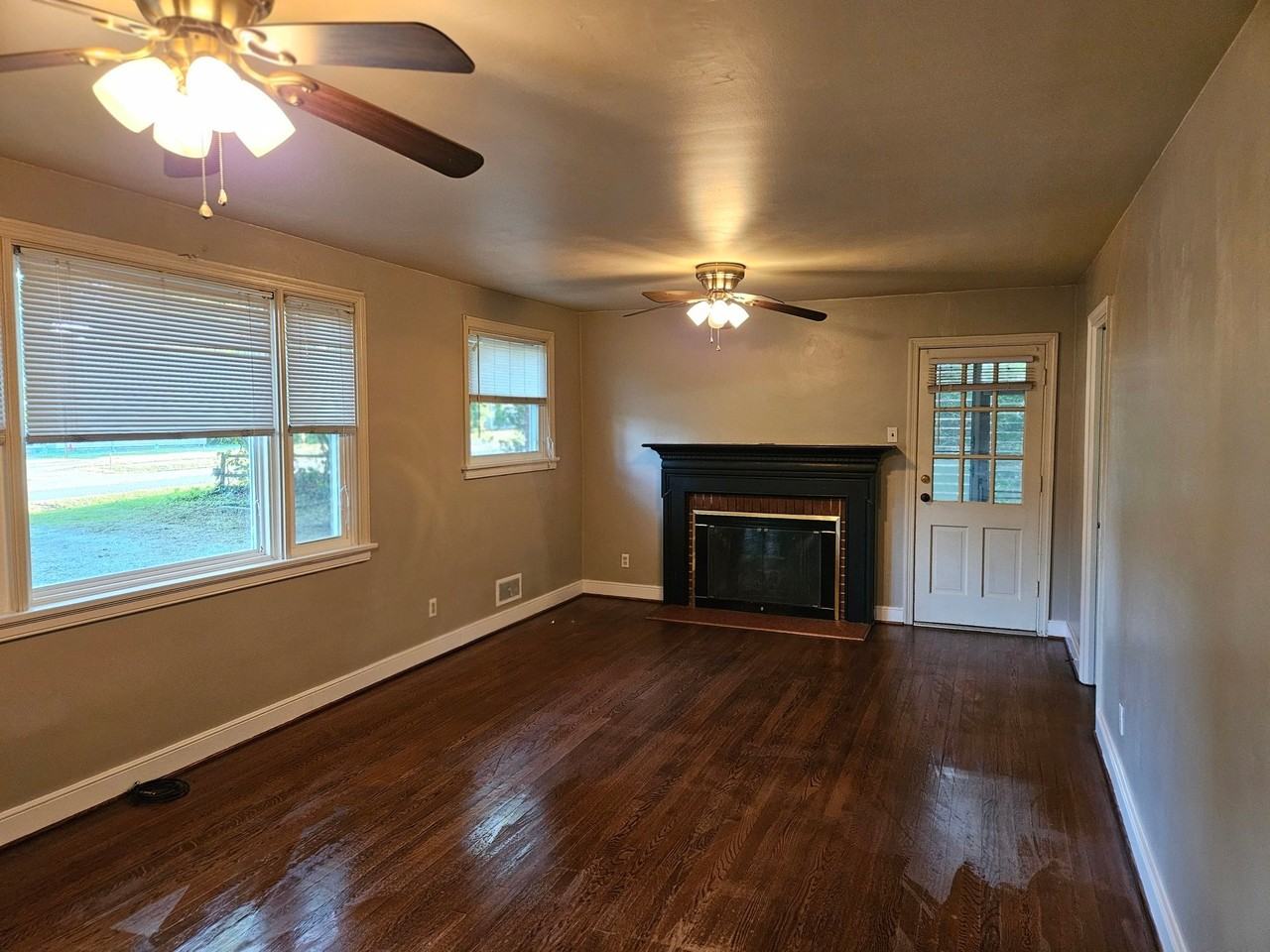 5712 Jahnke Rd - Photo 4 of 9