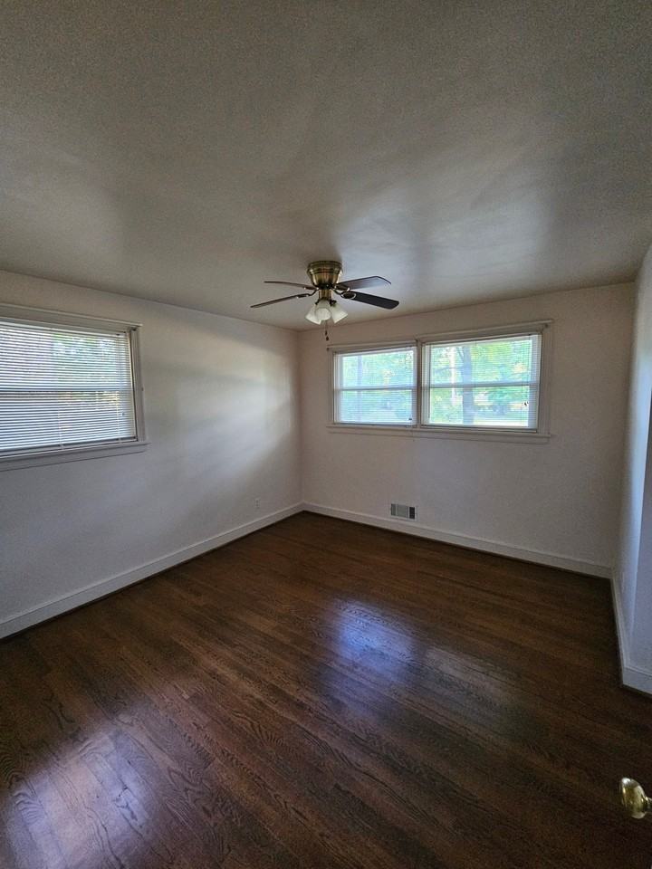 5712 Jahnke Rd - Photo 5 of 9