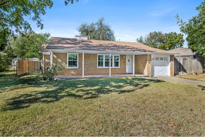 2104 S Travis St - Photo 2 of 15