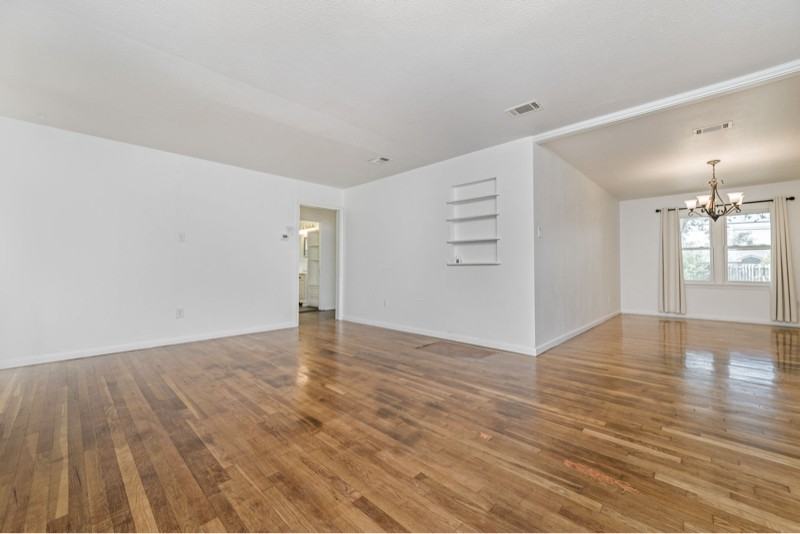 2104 S Travis St - Photo 6 of 15
