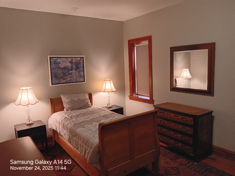 552 N Lawler Ave #1stFL - Photo 2 of 9