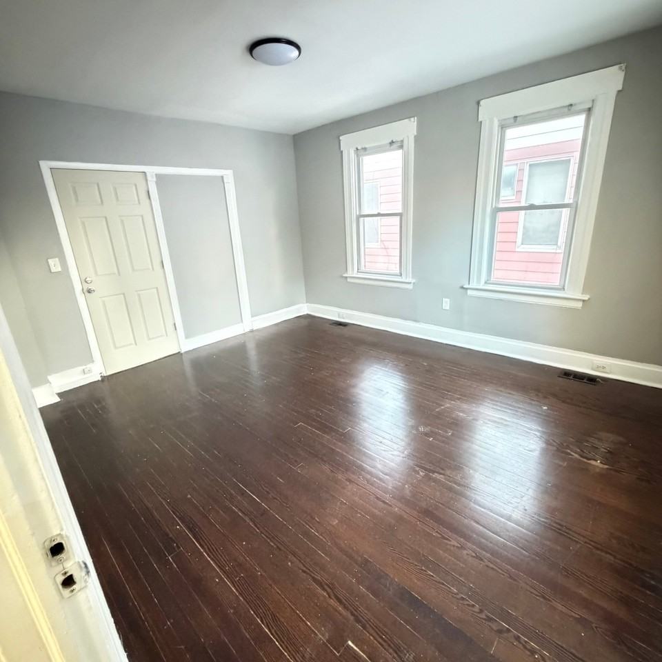 219 Schuyler Ave - Photo 2 of 6
