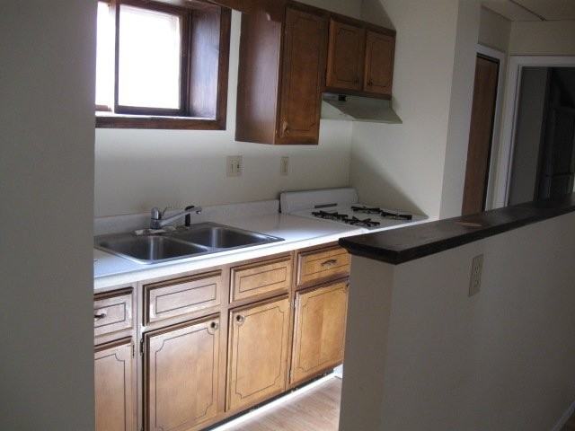 700 E 4th St #B - Photo 2 of 5