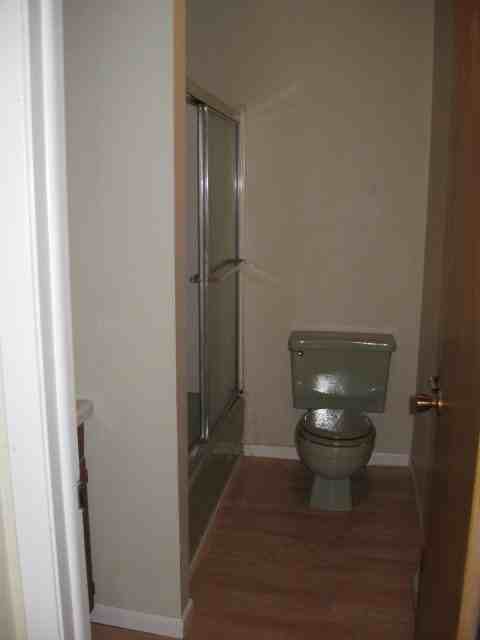 700 E 4th St #B - Photo 5 of 5
