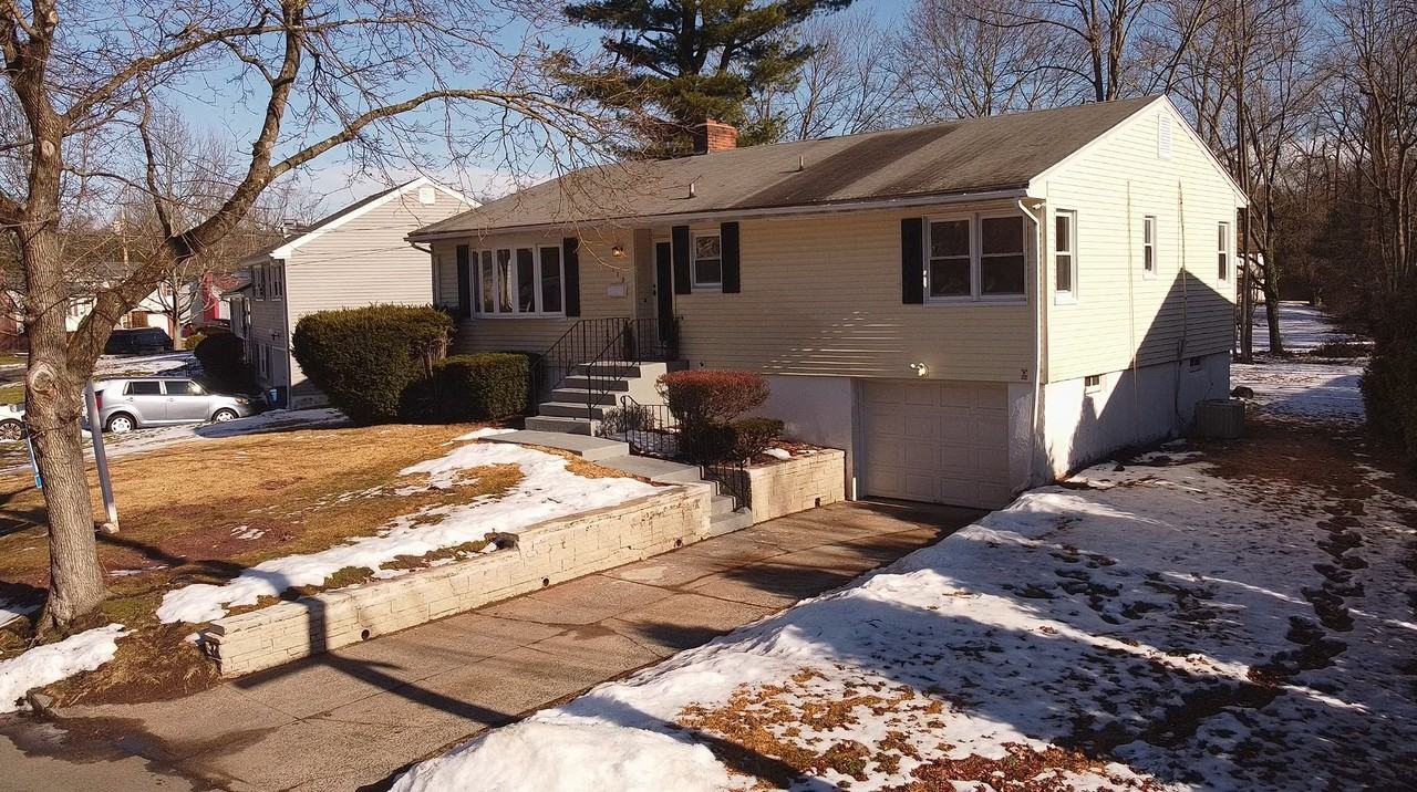 119 Brooklawn Cir - Photo 2 of 3