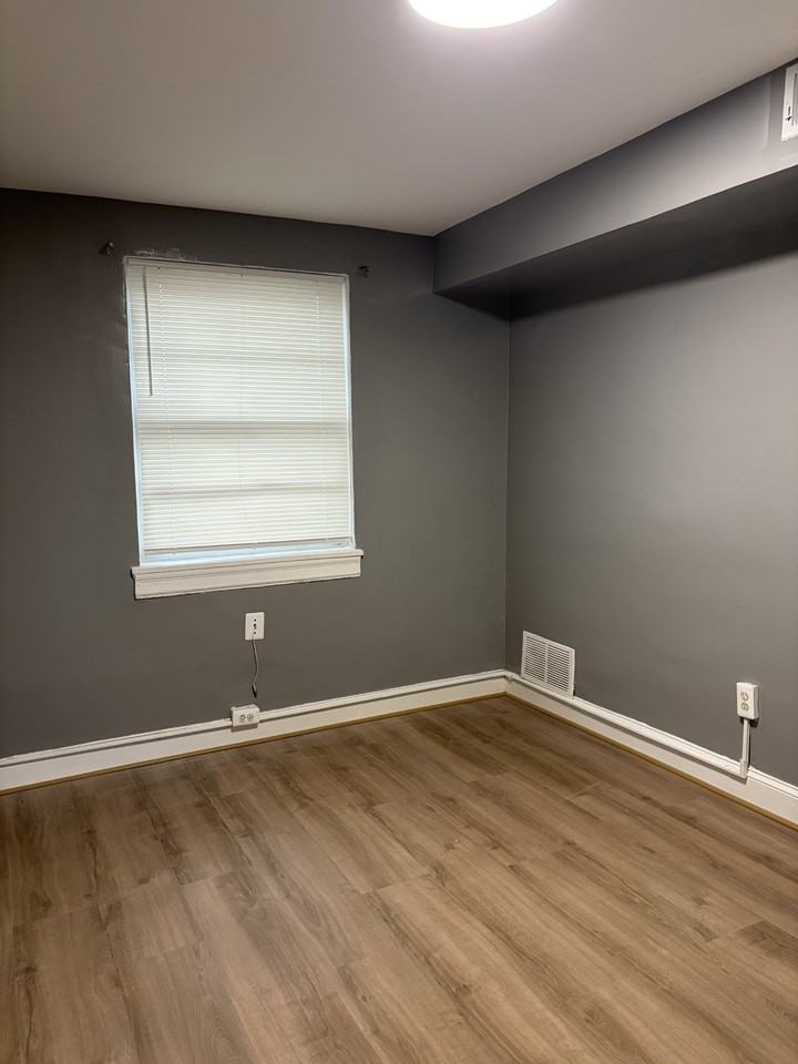1644 Montello Ave Ne #B - Photo 3 of 7