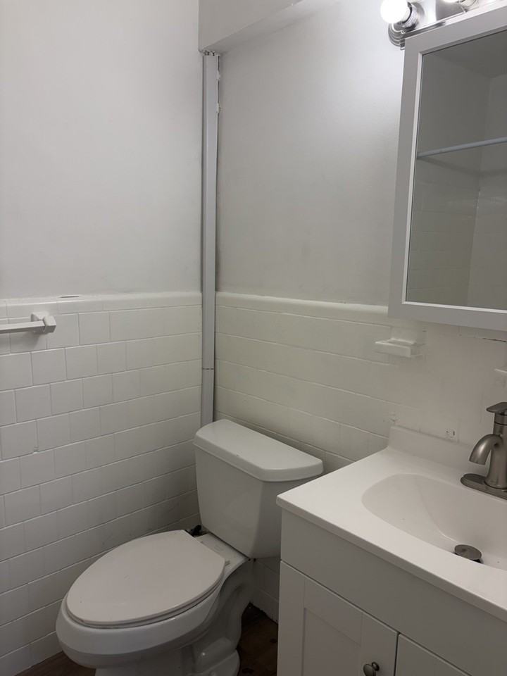 1644 Montello Ave Ne #B - Photo 5 of 7