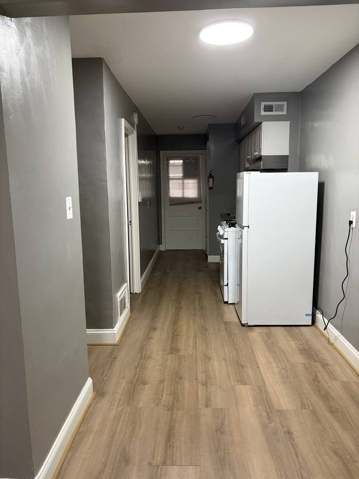 1644 Montello Ave Ne #B - Photo 6 of 7