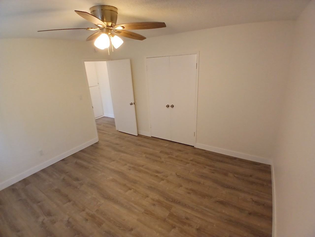 917 E Madison Ave - Photo 5 of 8
