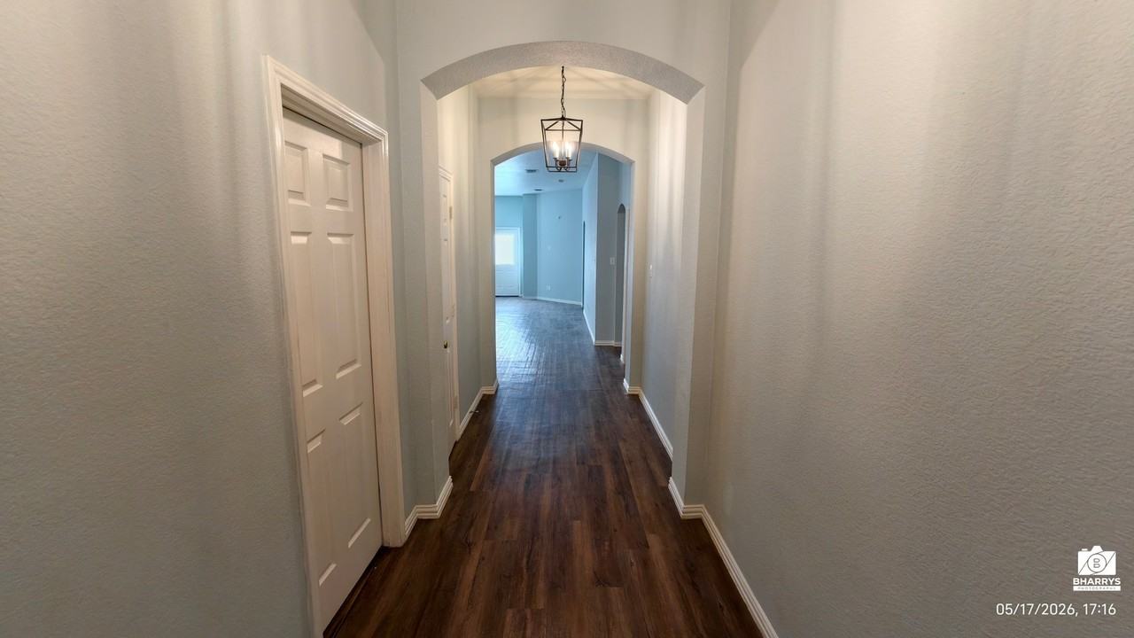 304 Hummingbird Dr - Photo 4 of 15
