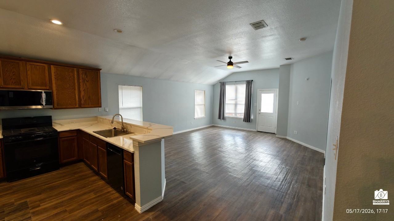 304 Hummingbird Dr - Photo 5 of 15