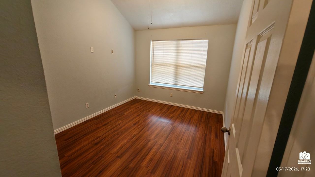 304 Hummingbird Dr - Photo 6 of 15