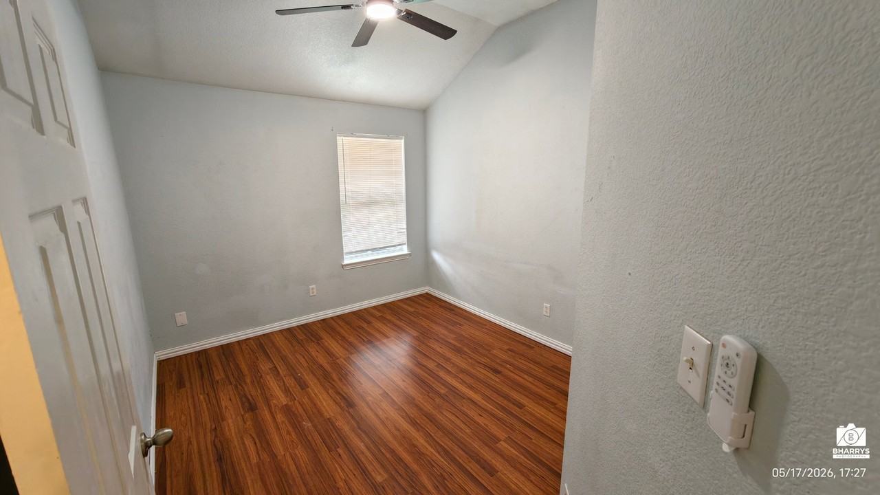 304 Hummingbird Dr - Photo 7 of 15
