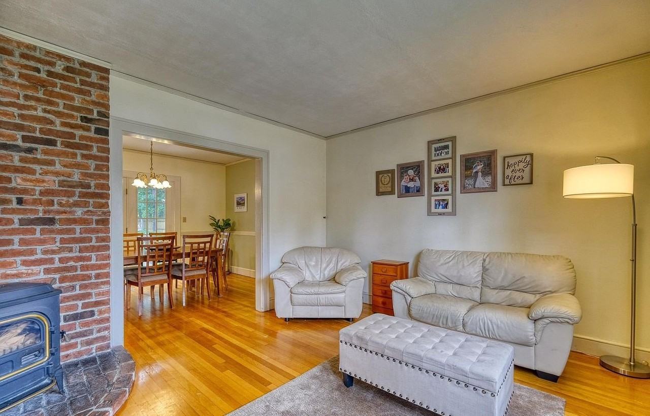 77 Emerson Ave - Photo 3 of 22