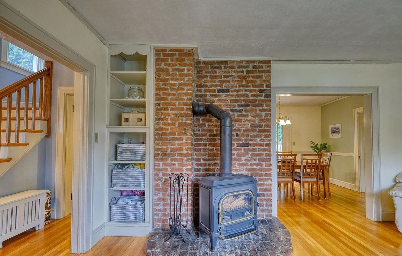 77 Emerson Ave - Photo 5 of 22