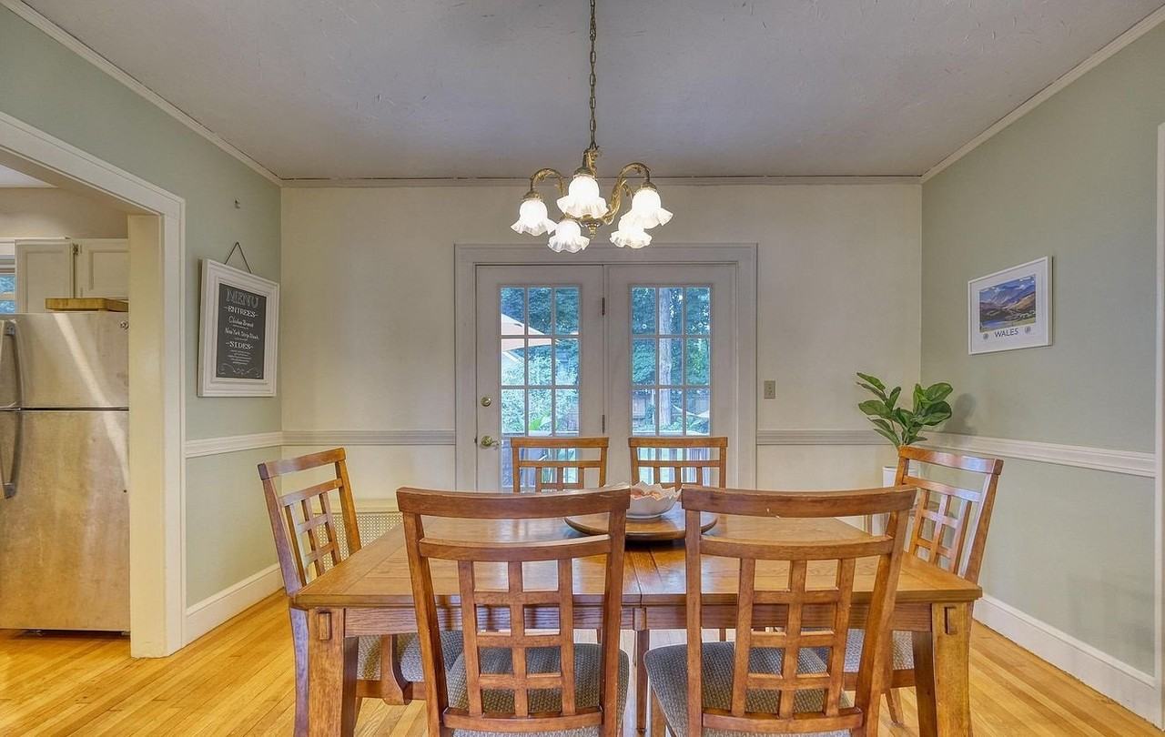 77 Emerson Ave - Photo 6 of 22