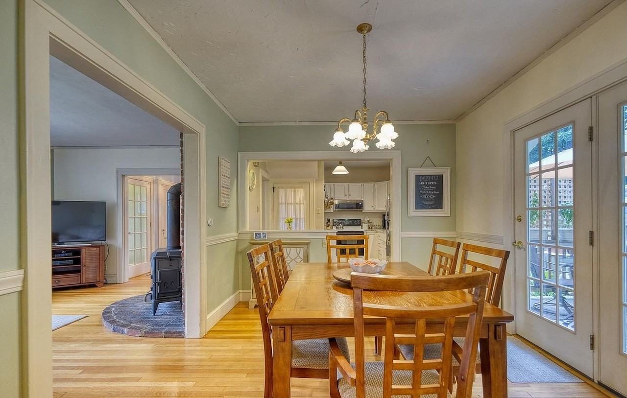 77 Emerson Ave - Photo 7 of 22