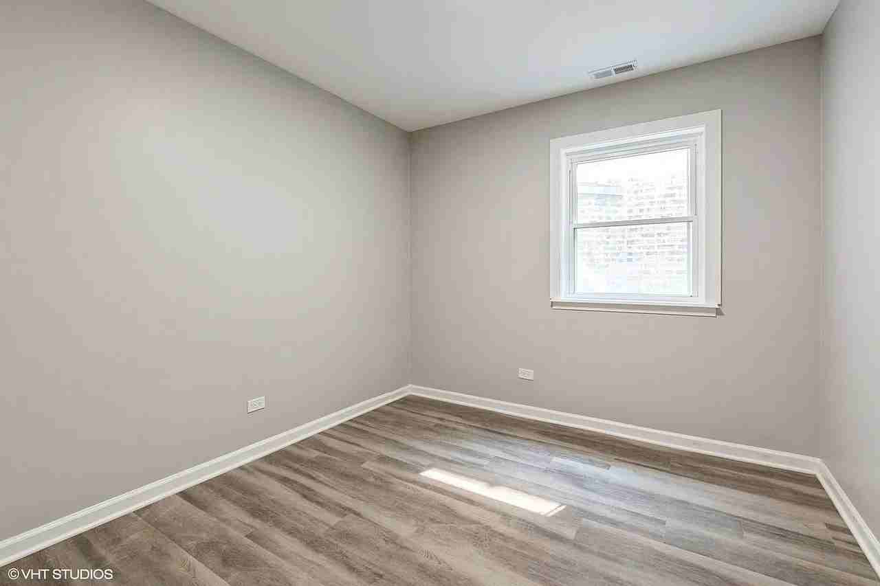 3341 W Fulton Blvd #1 - Photo 5 of 14