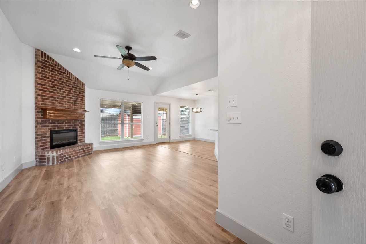 5021 Bayberry Dr - Photo 3 of 20