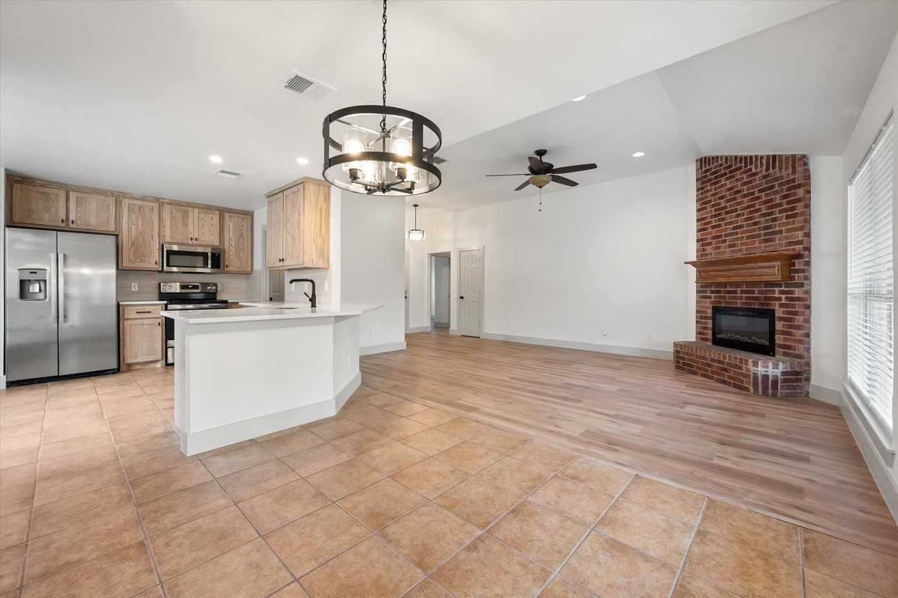 5021 Bayberry Dr - Photo 4 of 20
