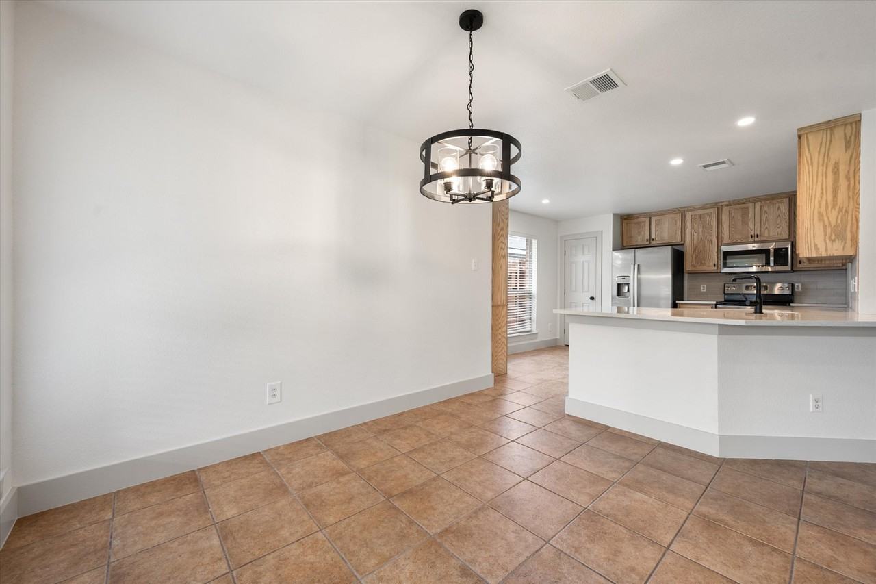 5021 Bayberry Dr - Photo 5 of 20