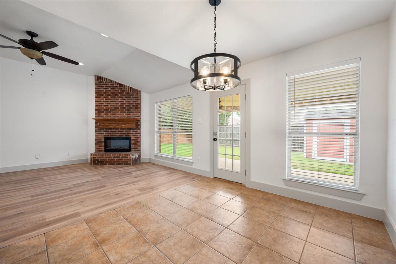 5021 Bayberry Dr - Photo 6 of 20