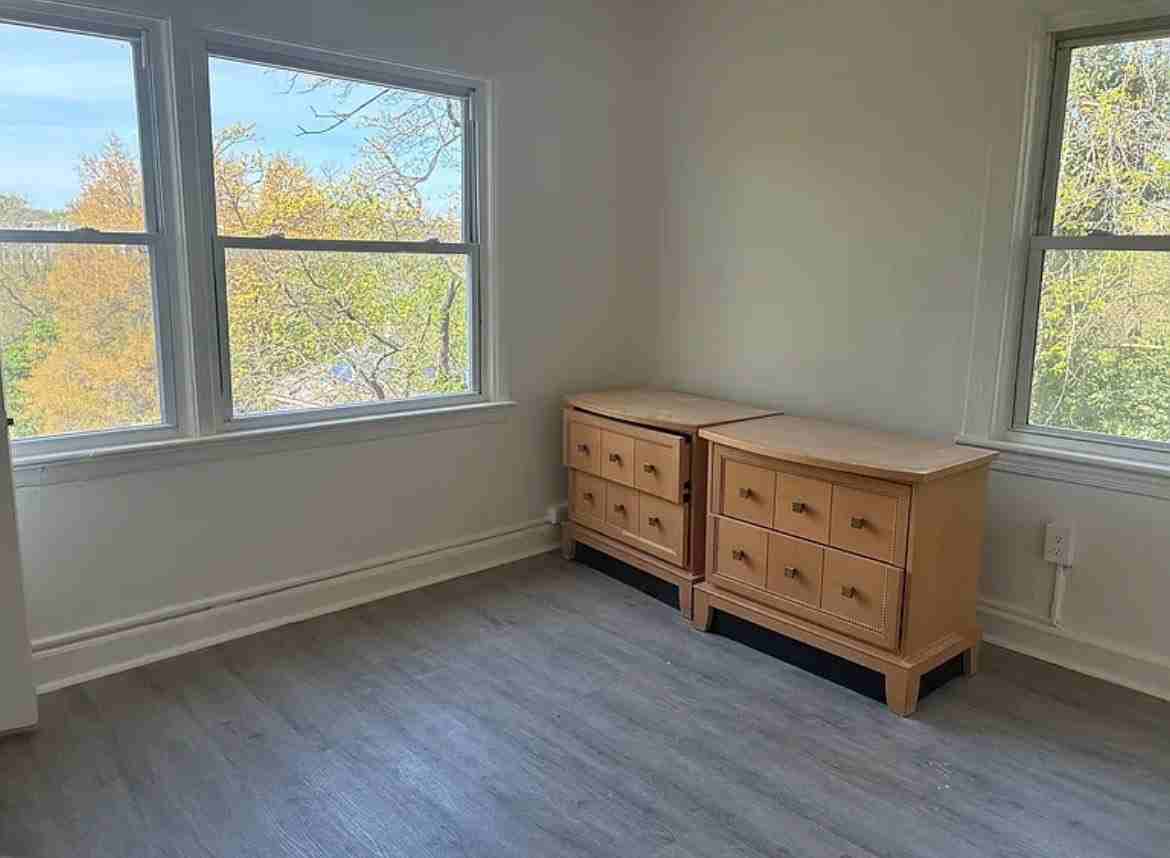 574 49th Pl Ne - Photo 6 of 9