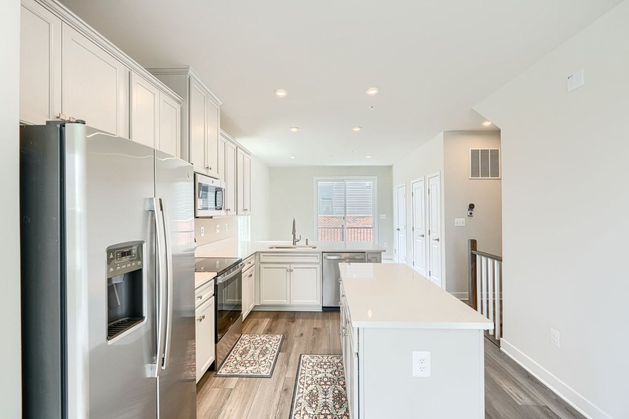 2024 Bolton St - Photo 6 of 20
