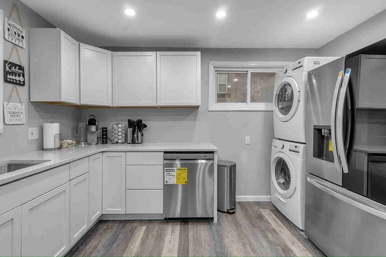 190 Wakefield Ave - Photo 3 of 22