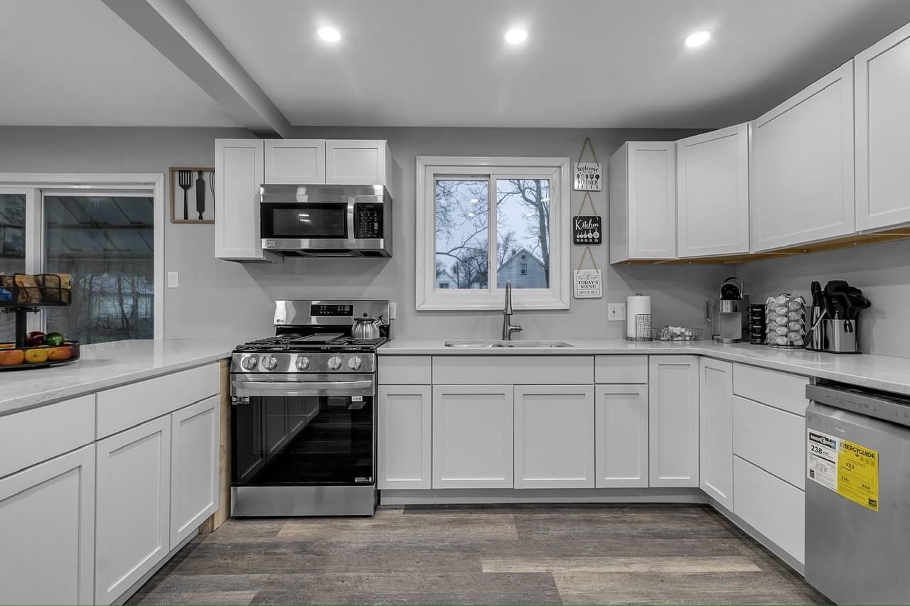 190 Wakefield Ave - Photo 5 of 22
