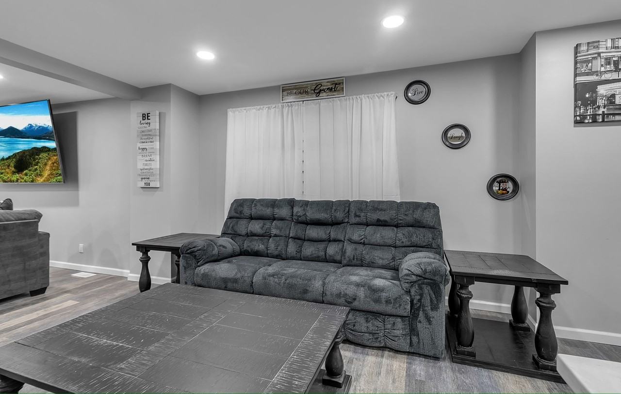 190 Wakefield Ave - Photo 6 of 22