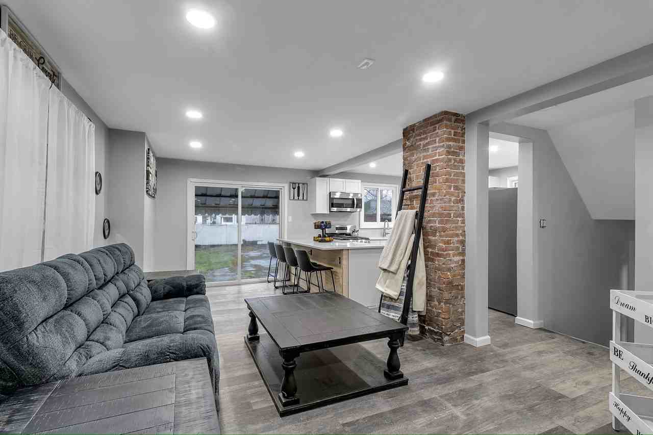 190 Wakefield Ave - Photo 7 of 22