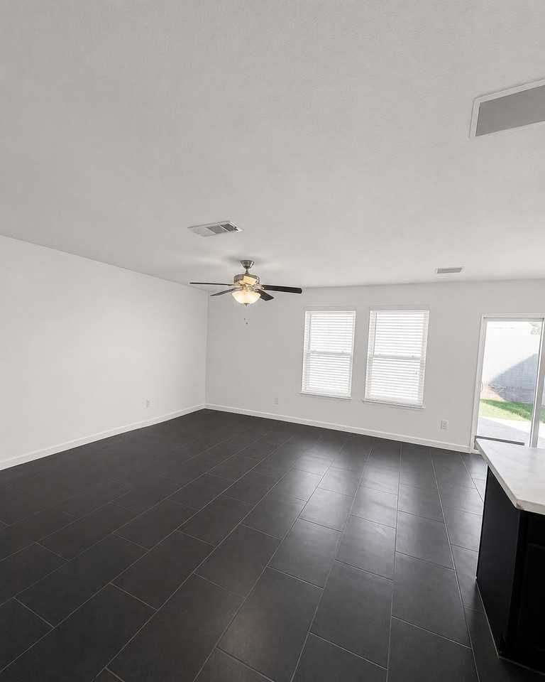 10219 Andalusian Ave Sw - Photo 4 of 12