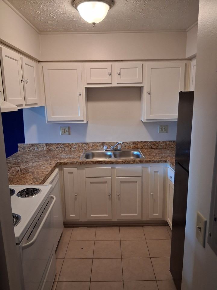 1244 Ida St #4 - Photo 4 of 9