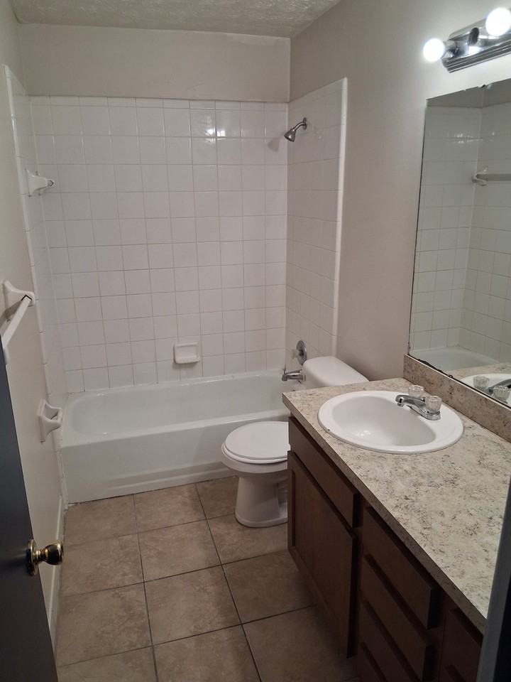 1244 Ida St #4 - Photo 5 of 9