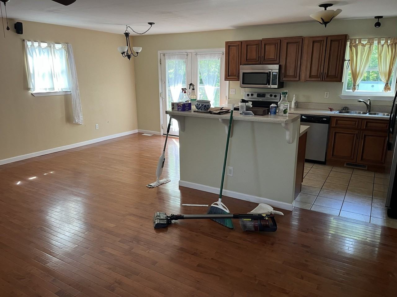 8941 N Hickory Valley Rd - Photo 2 of 11