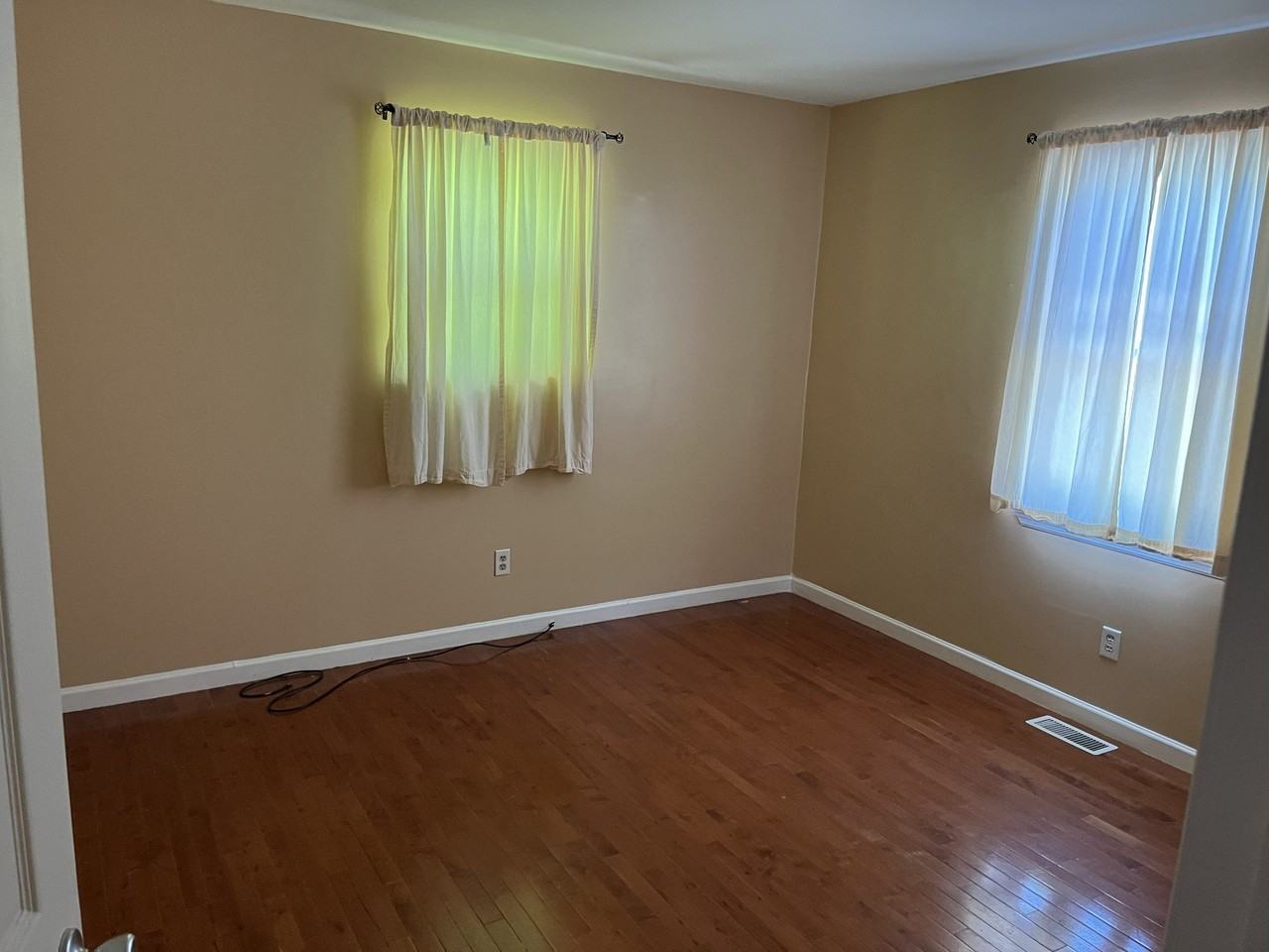 8941 N Hickory Valley Rd - Photo 4 of 11