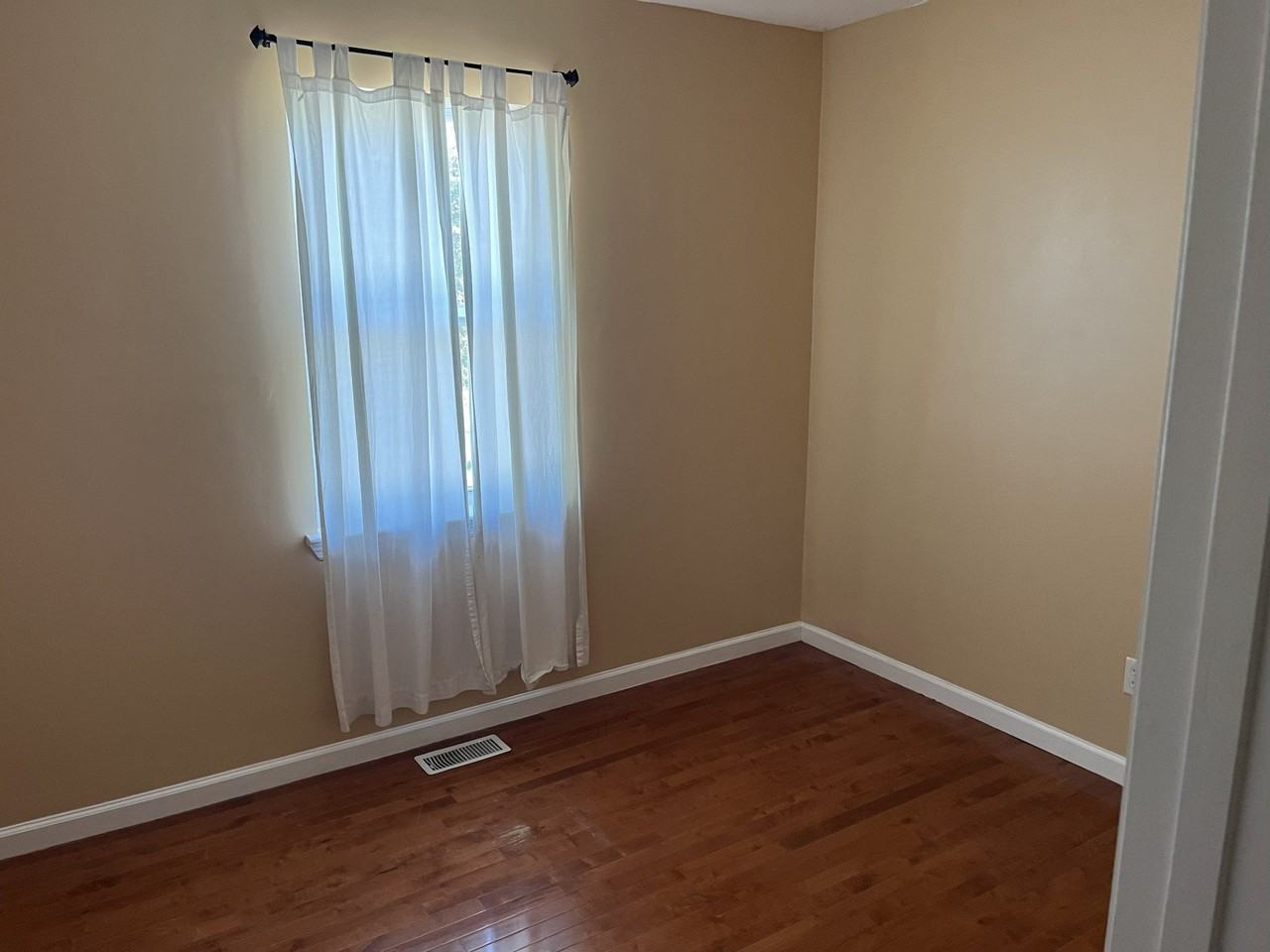 8941 N Hickory Valley Rd - Photo 5 of 11