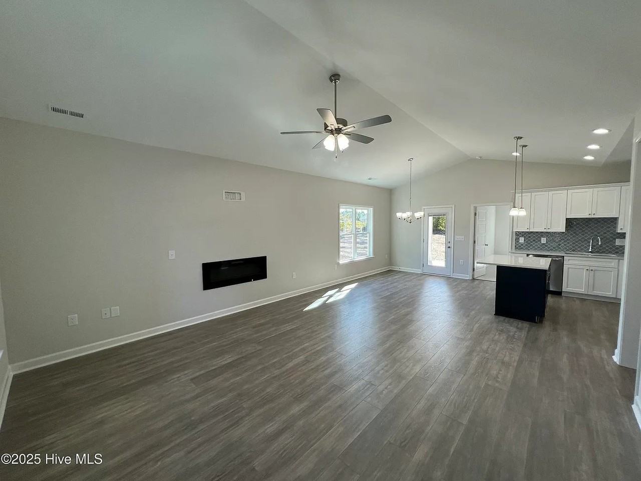 403 Creeks Edge Dr - Photo 3 of 14