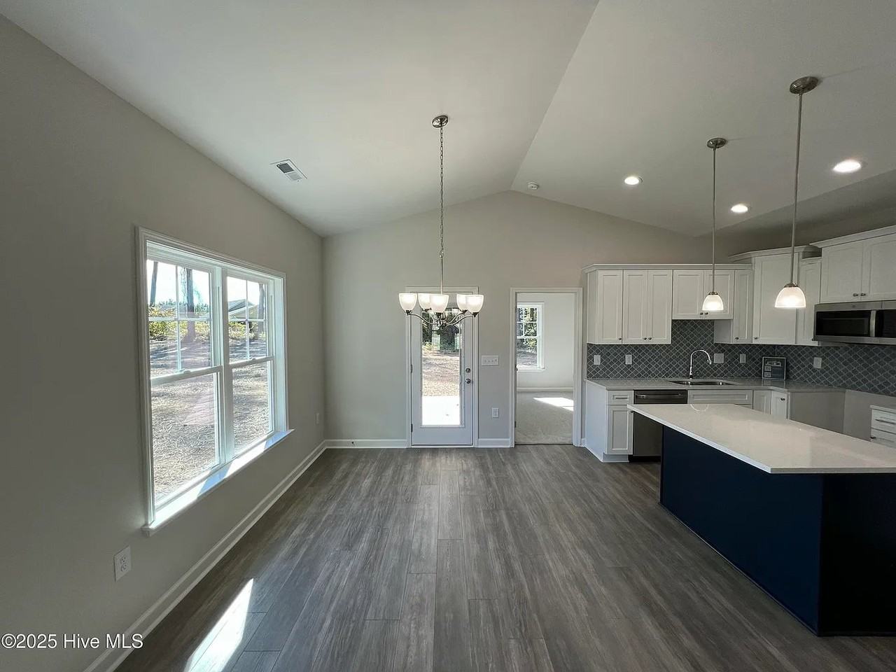 403 Creeks Edge Dr - Photo 4 of 14