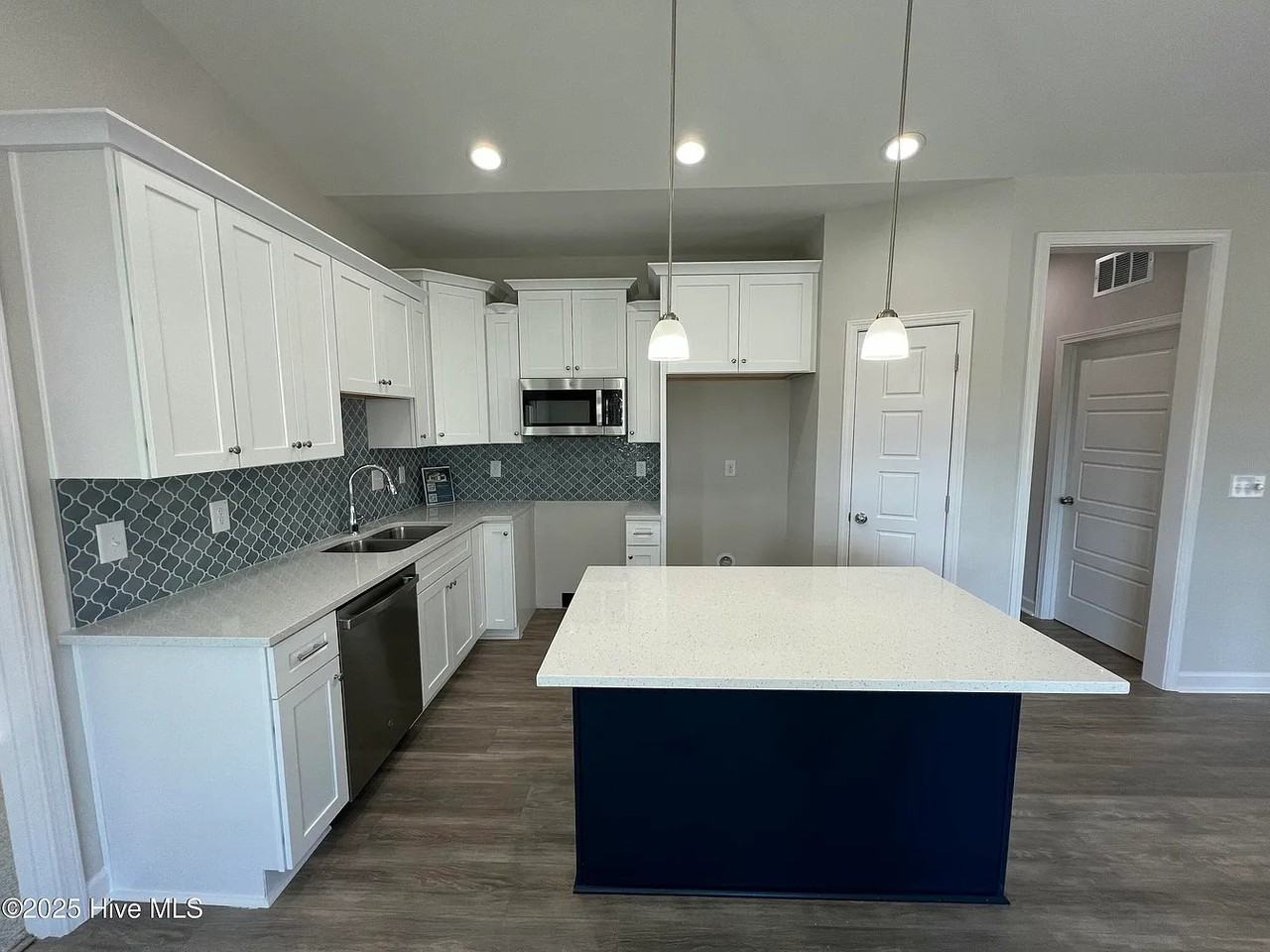 403 Creeks Edge Dr - Photo 5 of 14