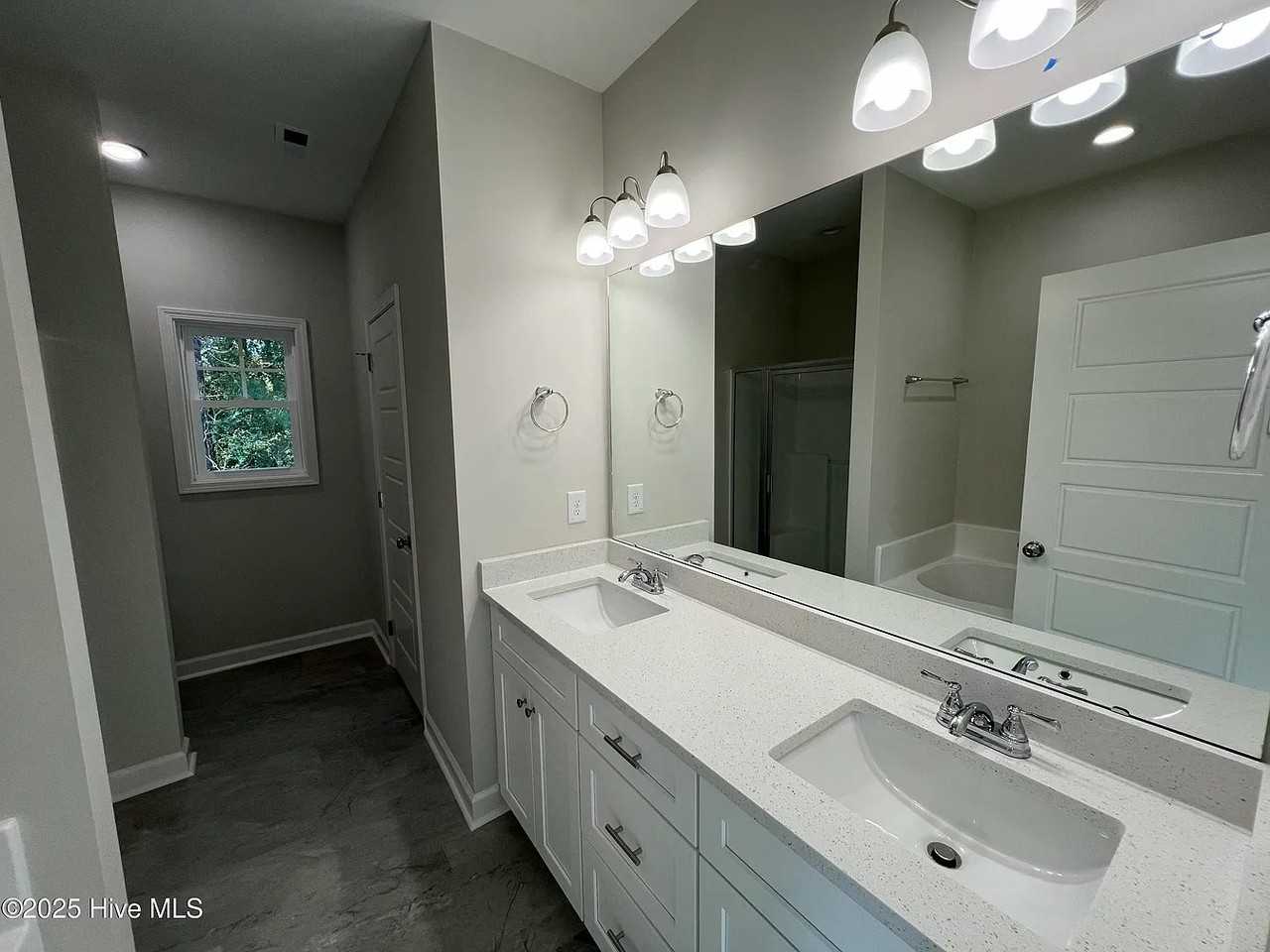 403 Creeks Edge Dr - Photo 7 of 14