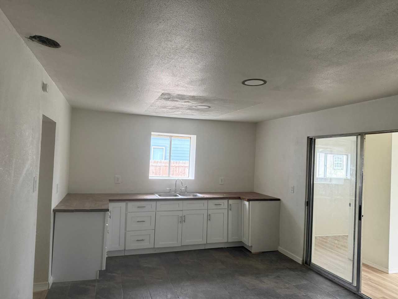 709 S Chupaderas St - Photo 6 of 10
