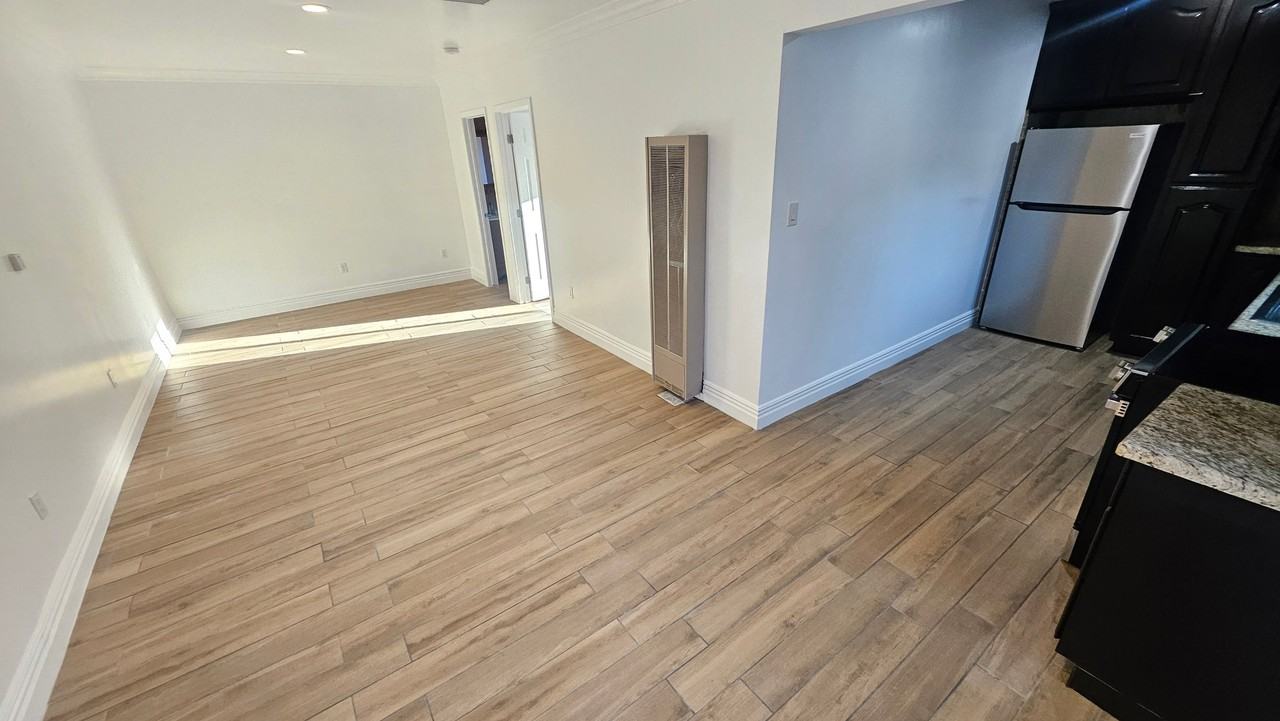 1119 S Chester Ave #1119 - Photo 2 of 12