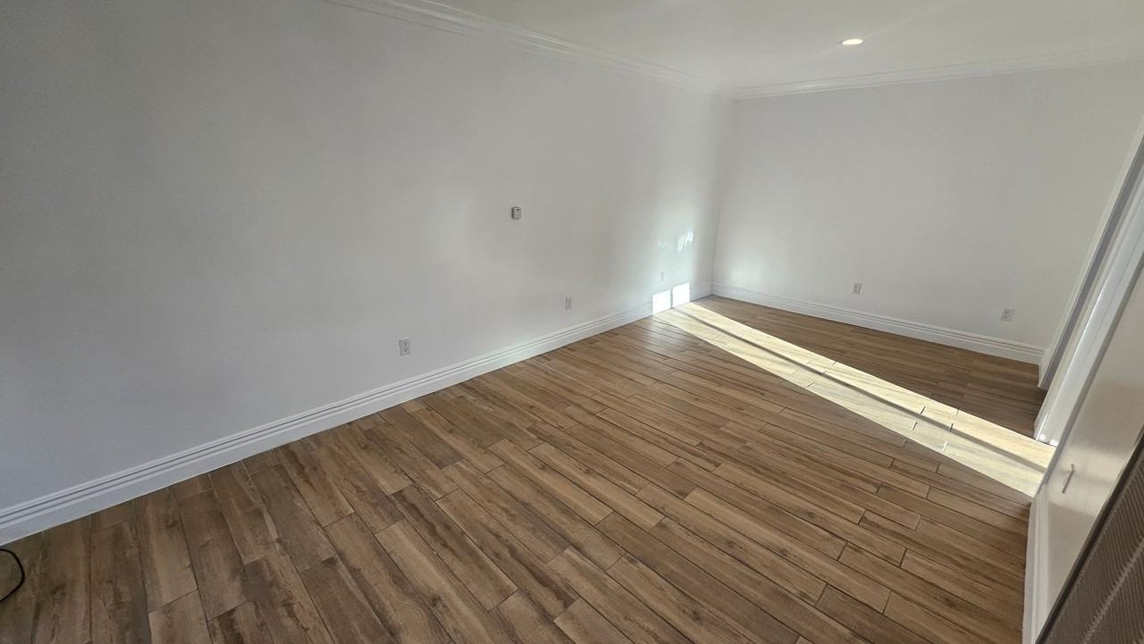 1119 S Chester Ave #1119 - Photo 3 of 12