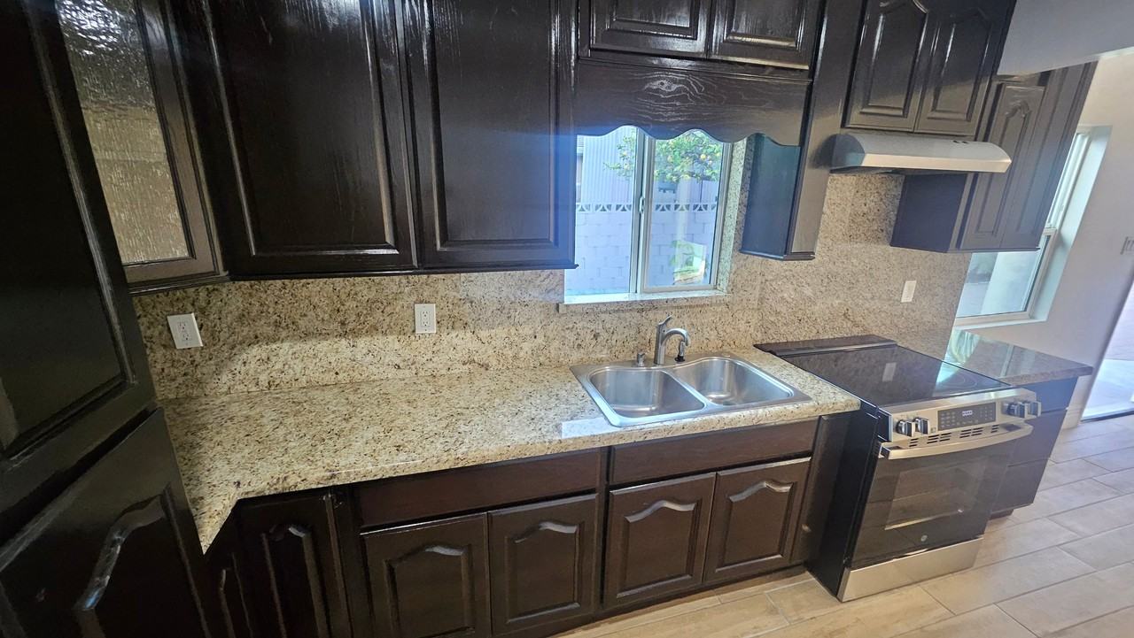 1119 S Chester Ave #1119 - Photo 5 of 12