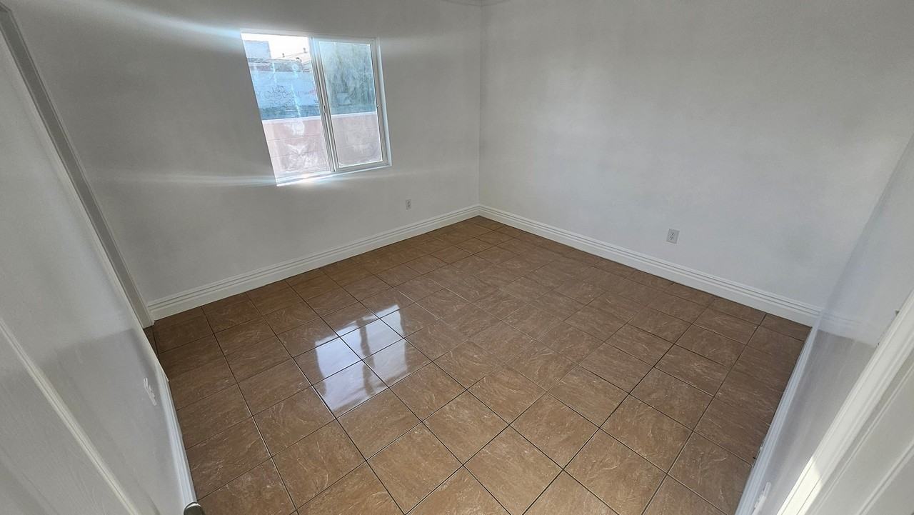 1119 S Chester Ave #1119 - Photo 7 of 12