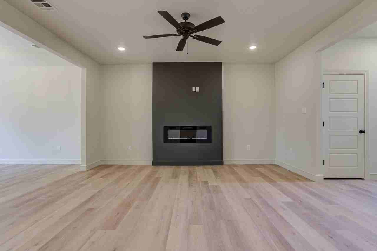3425 24th St - Photo 4 of 20