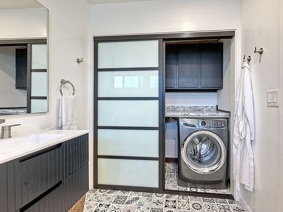 3470 Trumbull St - Photo 3 of 14