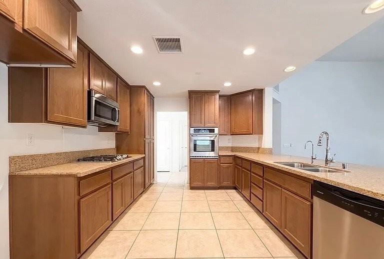 4202 Coolidge Ave - Photo 4 of 8